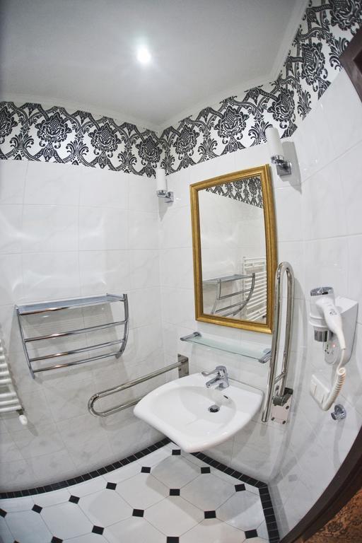 Hotel Gal Тарнув Екстер'єр фото