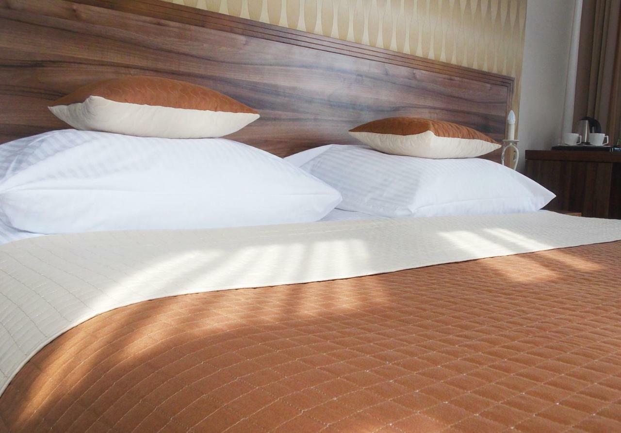 Hotel Gal Тарнув Екстер'єр фото