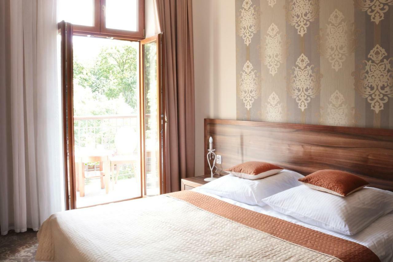 Hotel Gal Тарнув Екстер'єр фото