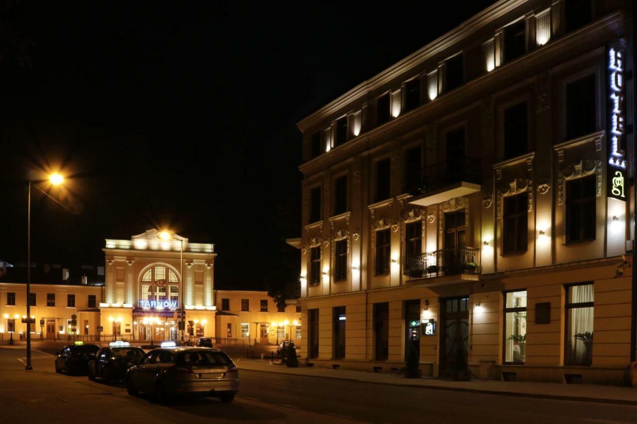 Hotel Gal Тарнув Екстер'єр фото