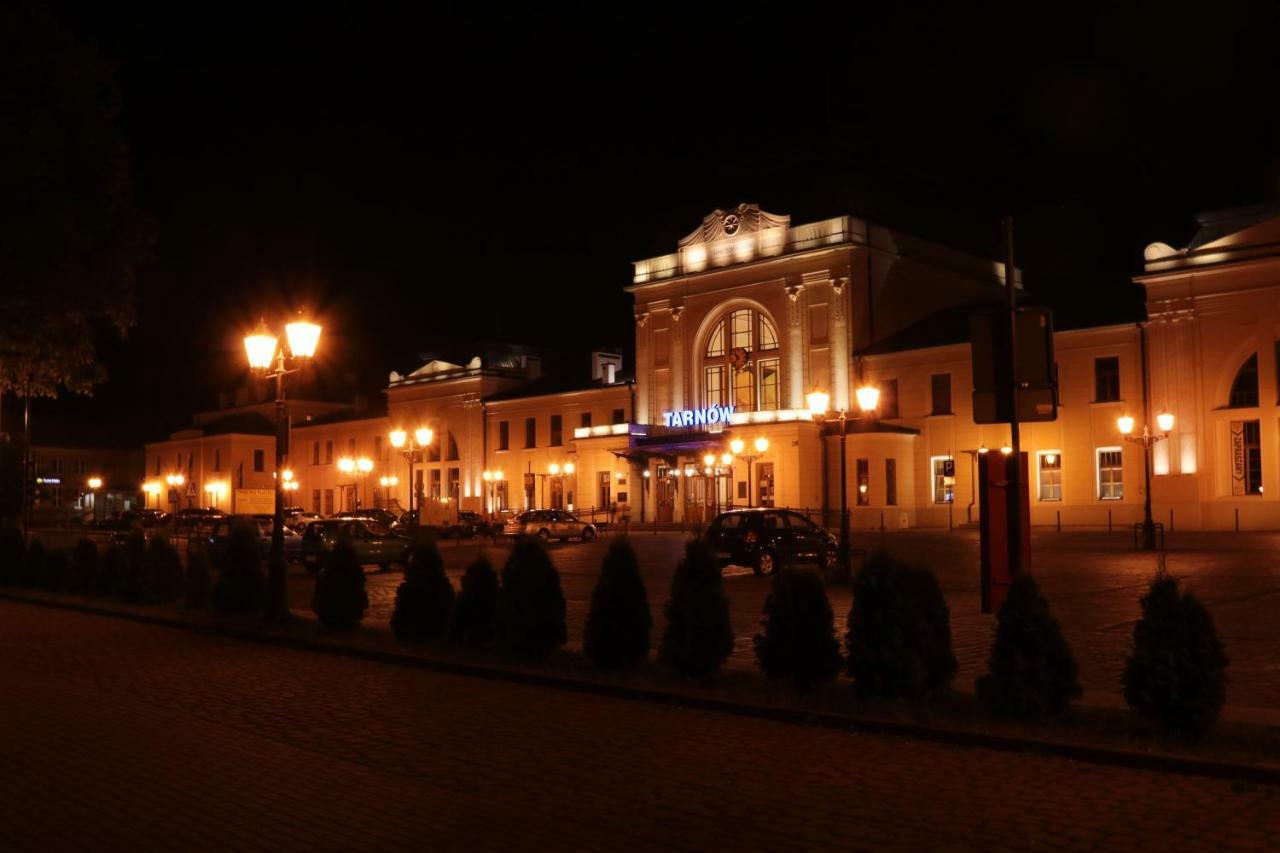 Hotel Gal Тарнув Екстер'єр фото