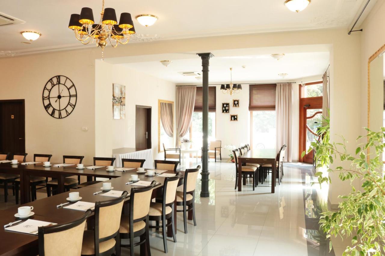 Hotel Gal Тарнув Екстер'єр фото